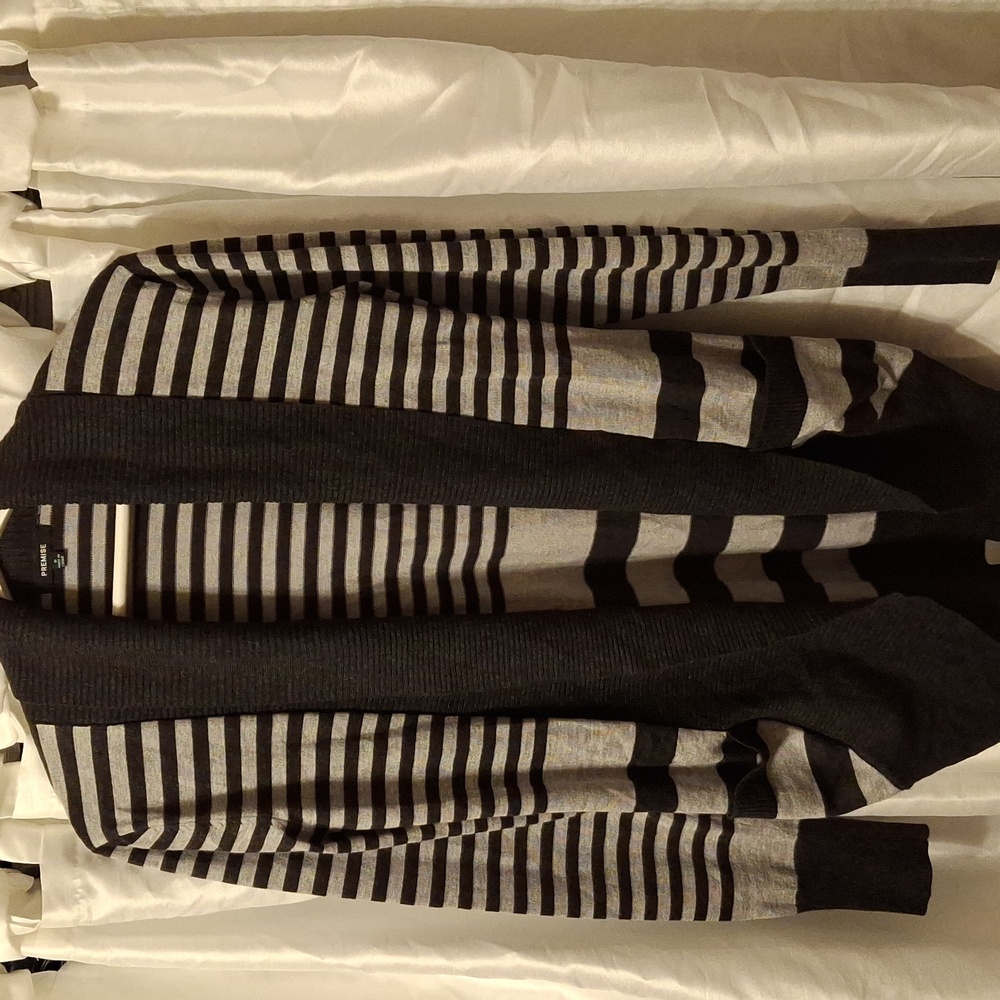 Premise cardigan sweater Small 💜💜💜💜💜